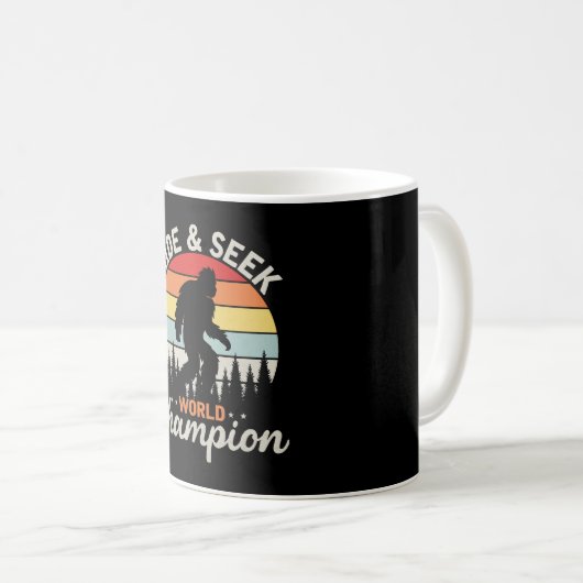 Mug Champion du Monde de Cache-Cache Sasquatch (Devant droit)