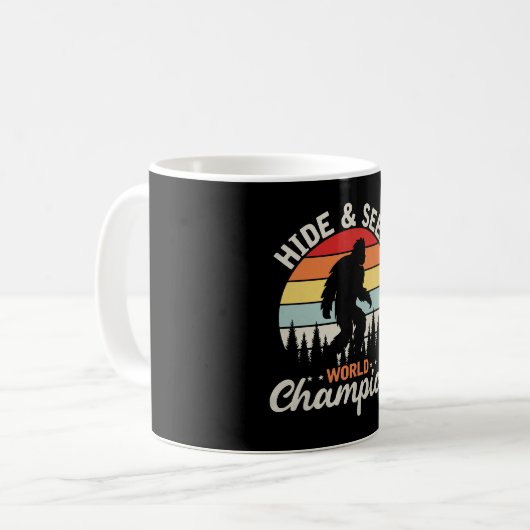 Mug Champion du Monde de Cache-Cache Sasquatch (Devant gauche)