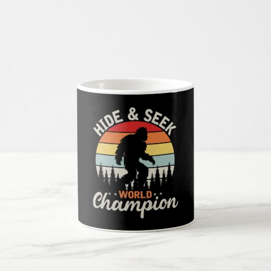 Mug Champion du Monde de Cache-Cache Sasquatch (Centre)