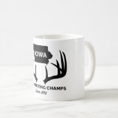 Mug Champions de chasse de cerfs communs de l'Iowa (Devant droit)