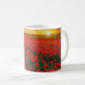 Mug Champs de tulipe au coucher du soleil dans (Devant droit)