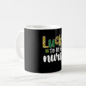 Mug Chanceux d'être une infirmière Saint-Patrick (Devant gauche)