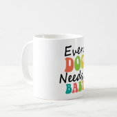 Mug Chaque Chien A Besoin D'Un Bébé (Devant gauche)
