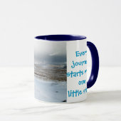 Mug Chaque voyage commence .............. (Devant droit)