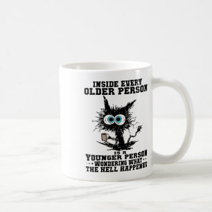 Mug Chat À L'Intérieur De Chaque Personne Âgée Est Une