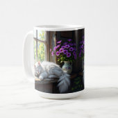 Mug Chat blanc endormi et fleurs violettes (Devant gauche)