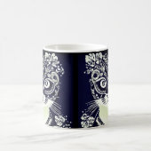 Mug Chat dans un Masque Mardi Gras noir et blanc (Centre)