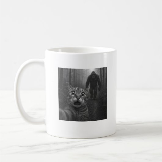 Mug Chat effrayé selfie avec Sasquatsch Bigfoot (Gauche)