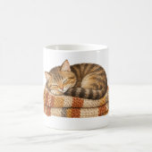 Mug Chat endormi sur une couverture tricotée (Centre)