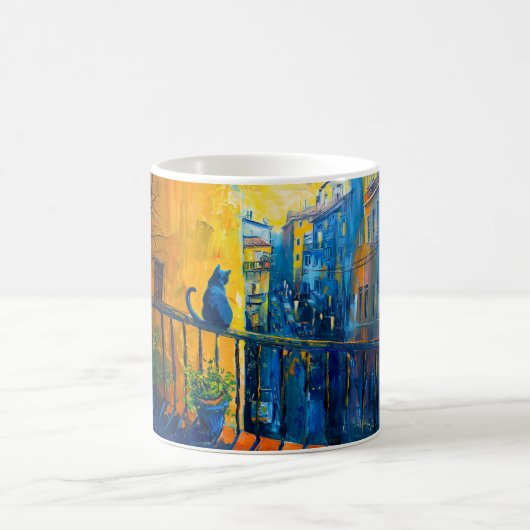 Mug Chat est assis sur la Rambarde du Balcon (Centre)