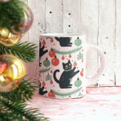Mug Chat Jouer avec des ornements d'arbre de Noël