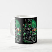 Mug Chat noir conduisant un vélo la Saint-Patrick (Devant gauche)