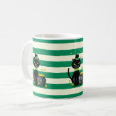 Mug Chat noir en cravate d'arc et casquette avec shamr (Devant gauche)
