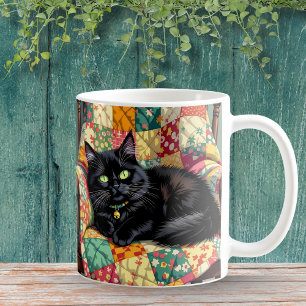 Mug Chat noir mignon sur chaise à rocher