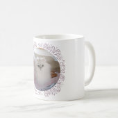 Mug Chat Persan Blanc sur une Chaise Rose (Devant droit)