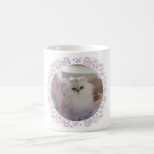 Mug Chat Persan Blanc sur une Chaise Rose (Centre)