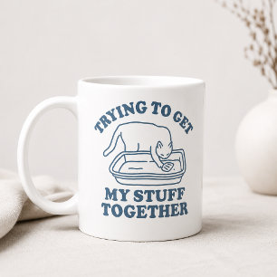 Mug Chat qui essaie de rassembler mes affaires