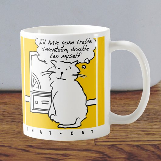 Mug Chat regarder des fléchettes à la télévision. Lect