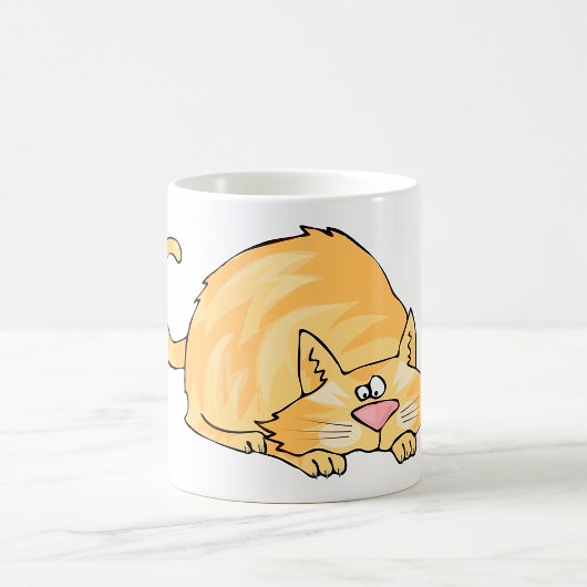 Mug Chat roux tabby faisant une embuscade