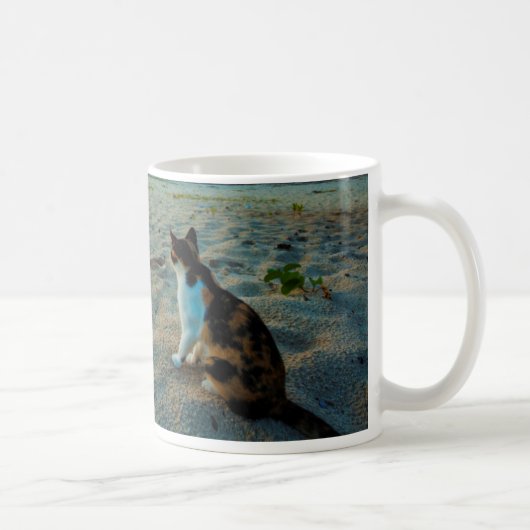 Mug Chat se reposant sur une plage (Droite)