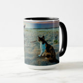 Mug Chat se reposant sur une plage (Devant droit)
