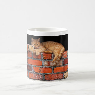 Mug Chat sur mur de briques