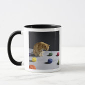 Mug Chat tigré de gingembre se reposant sur la table (Gauche)
