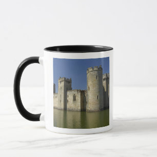 Mug Château de Bodiam (1385), reflété dans les douves,