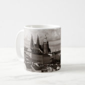 Mug Château de Prague avec Cathédrale Saint Vitus en t (Devant gauche)