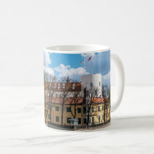 Mug Château de Riga pendant la journée ensoleillée à R