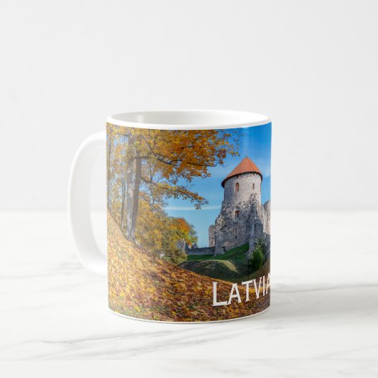 Mug Château médiéval entouré de forêt (Devant gauche)