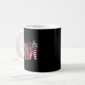 Mug Chatons patriotiques dans des chaussettes de drape (Devant gauche)