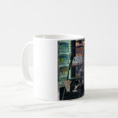 Mug chats de bodega aidant à réapprovisionner (Devant gauche)