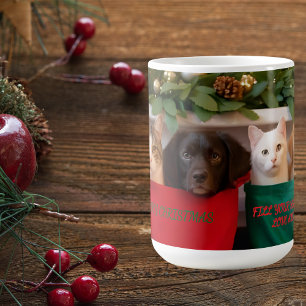 Mug Chats et chiens mignons dans des bas de Noël