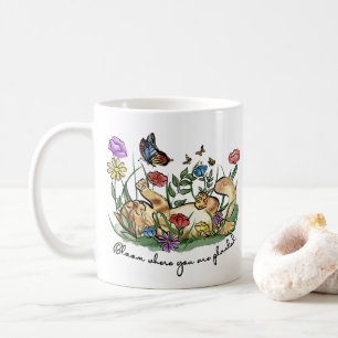 Mug Chatte de chat jouant jardin fleurs papillon fleur