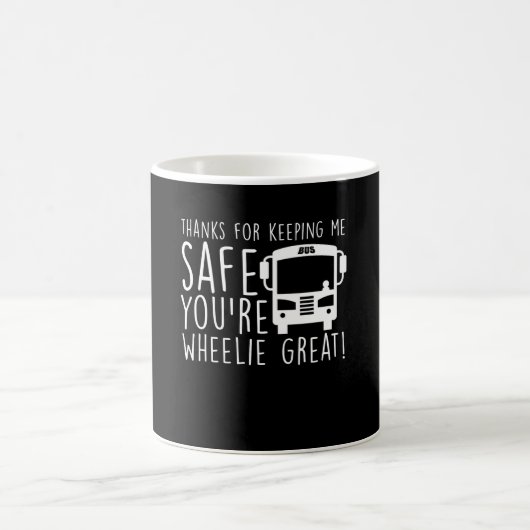 Mug Chauffeur d'autobus scolaire maintenant le Wheelie (Centre)