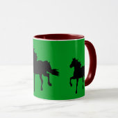 Mug Chaussure noire, cheval courant, café vert (Devant droit)