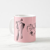 Mug Chaussures de pieds de ballet rose avec Monogramme (Devant gauche)