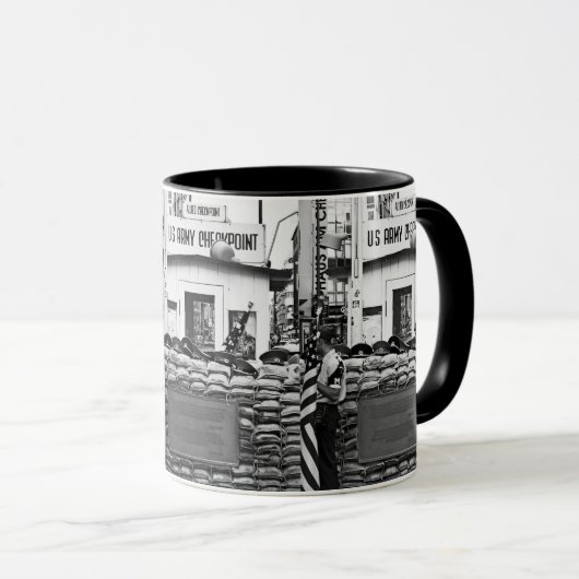Mug Checkpoint Charlie Berlin (Devant droit)