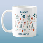 Mug Chef Gardener Personnalisé<br><div class="desc">Amusant design personnalisé Head Gardener. Le motif dispose d'outils de jardinage et d'outils pour les jardiniers. Art original de Nic Squirrell. Modifiez le nom et le texte pour customiser.</div>