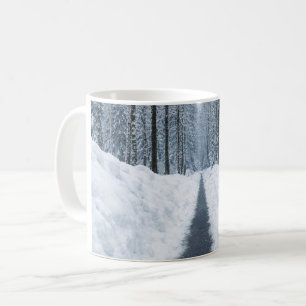 Mug Chemin forestier hivernal brumeux Paysage d'hiver