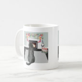 Mug Cheminée de Noël du chien du Labrador noir (Devant gauche)