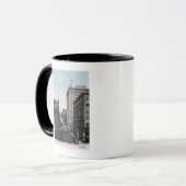 Mug Cherry Street Scène avec Alaska Bldg (Devant gauche)