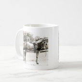 Mug Cheval Amish gris en noir et blanc (Devant gauche)