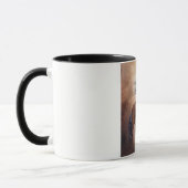 Mug Cheval brun friésien s'élevant avec des nuages bru (Gauche)