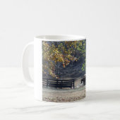Mug Cheval Brun traversant une clôture (Devant gauche)