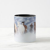 Mug Cheval courant à travers la neige (Centre)