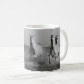 Mug Chevaux blancs, photo en noir et blanc (Devant droit)