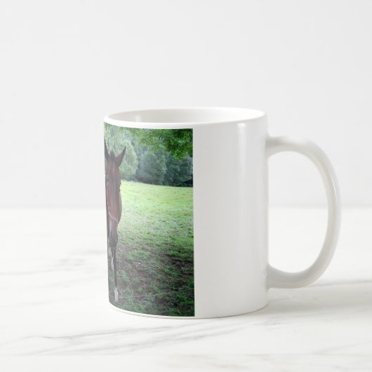 Mug Chevaux brun foncé en pâture (Droite)