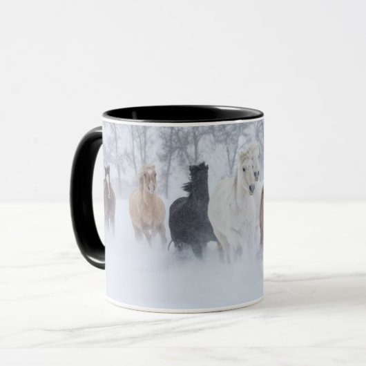 Mug Chevaux courant à travers la neige (Devant gauche)